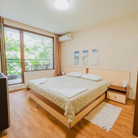 Family Garden In Complex Iglika With Available Parking Apartment