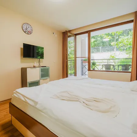 Family Garden In Complex Iglika With Available Parking Apartment *